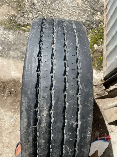 Pneu p/caminhão 235/75/17,5 pirelli