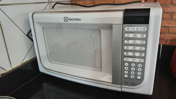Vendo Microondas Eletrolux com defeito