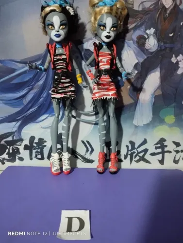 Bonecas zombie shake purrsephone e meowlody monster high