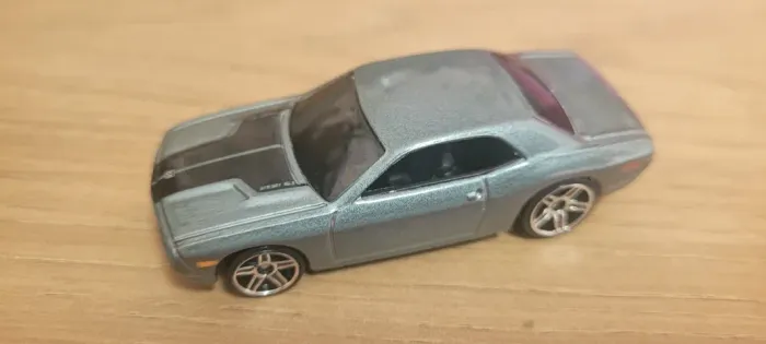 Hot Wheels '08 Dodge Challenger SRT8