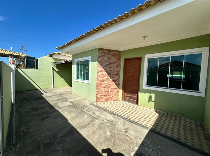 Oportunidade em Araruama: Casa recém-reformada em condomínio fechado por apenas R$ 240.000