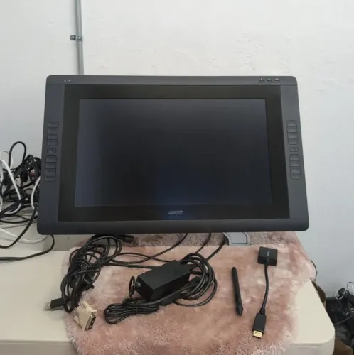 Mesa Digitalizadora Wacom Cintiq 21UX - Tela 21.3" - Usb - Dvi - Caneta De Alta Precisão