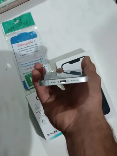 Vendo iPhone 16e 256g 96% de bateria