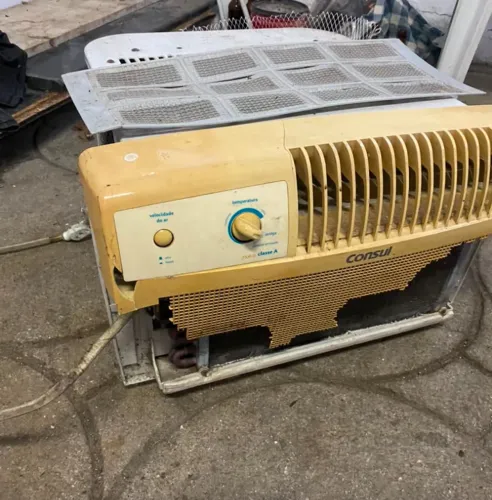 *Ar Condicionado Janela 7500 BTUs Consul - Gelando - Para Conserto/Peça*