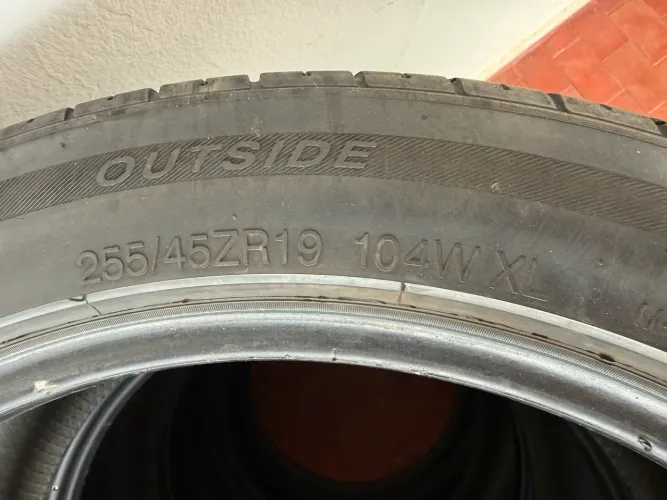Pneu 255/45 R19