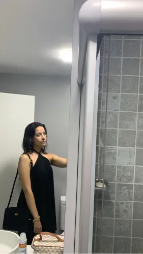 Vestido preto costas nua