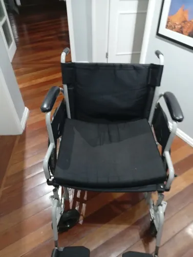 Cadeira de rodas larga