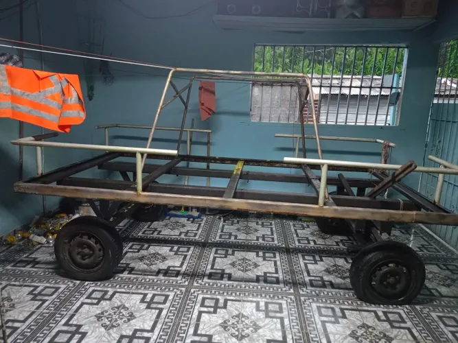 Vendo carro de eixo duplo 