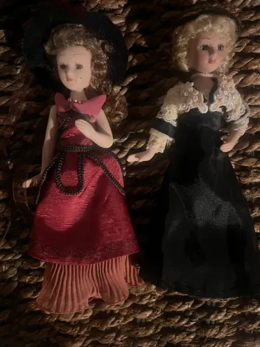 Bonecas de porcelana