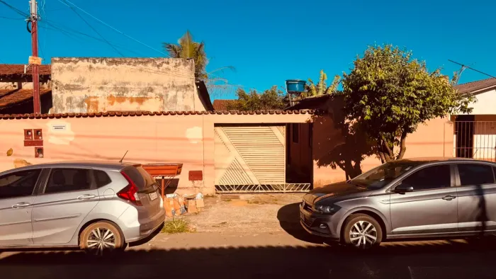 Casa e barracão em Aparecida de Goiânia
