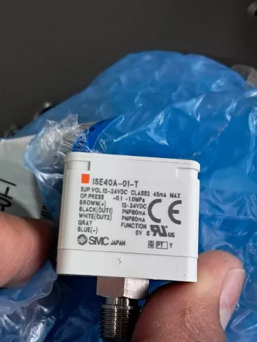 Pressostato digital de alta precisão SMC, modelo ISE40A-01-T.