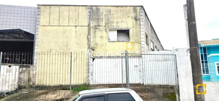 Galpão comercial com terreno de 466m²
