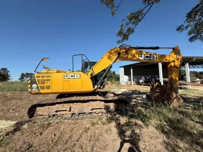 Escavadeira Hidraúlica JCB JS220, ano 2022, com 1866 horas