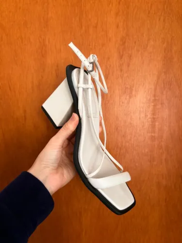 sandália salto bloco satinato