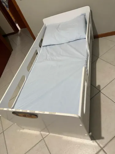 Cama infantil com colchão 