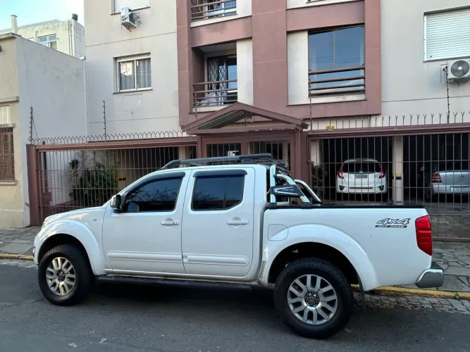 Nissan Frontier SL CD 4X4 2.5tb Diesel AUT 2014