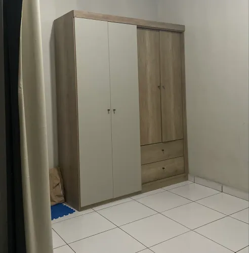 Guarda roupa casal bem conservado 