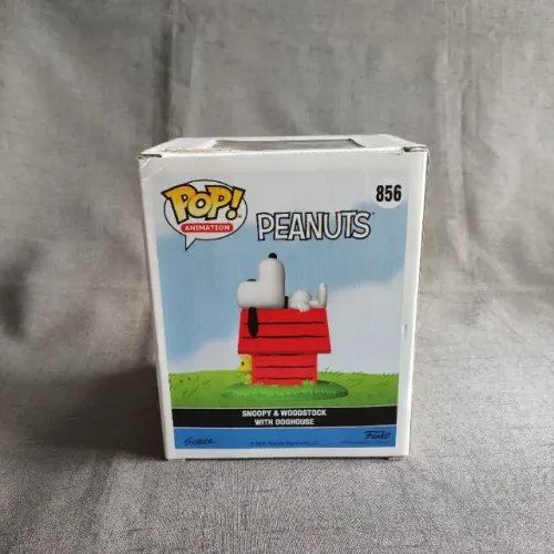 Caixa com blister Funko 856 Snoopy & Woodstock with Doghouse