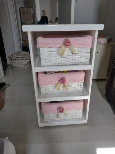 Mesa de cabeceira menina