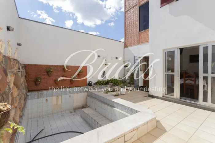 CASA À VENDA 4 QUARTOS 309 M² ÚTEIS - PISCINA - BROOKLIN