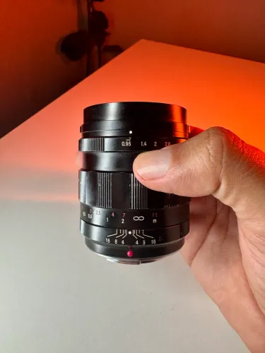 Lente Voigtlander 25mm f/0.95 para m4/3 Blackmagic ou Panasonic
