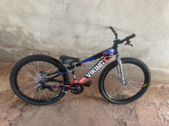 Bicicleta vikingx tuff25, bike completa com todos os periféricos para grau