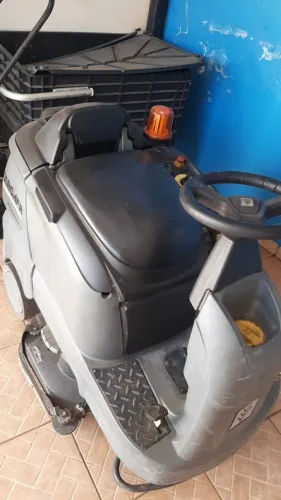 Lavadora De Piso Dirigível Karcher Professional Cinza B90r