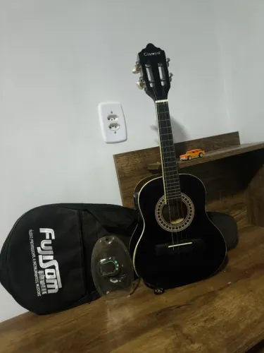 Cavaquinho com Capa - Bom Estado
