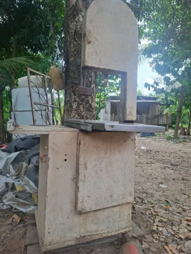 Serra de cortar carnes e outros