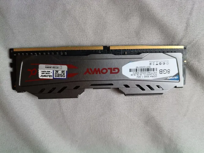Memória 8G DDR4 frequência 3000Mhz.<br>R$:150,00