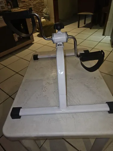 Mini bicicleta de exercícios 
