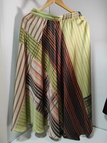 Saia Midi Zara Cetim Patchwork com Bolsos Tam L