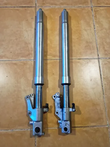 Suspensão invertida Suzuki GSXR