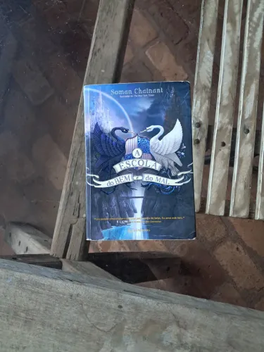 Livro escola do bem e do mal
