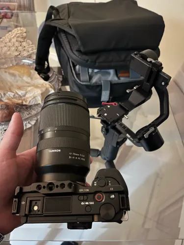Câmera Sony Zve-10 + 23MM viltrox + cage