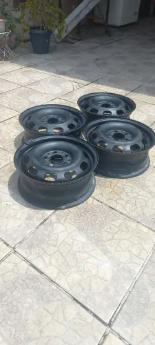 Vendo aro de ferro 15 de 5 furos