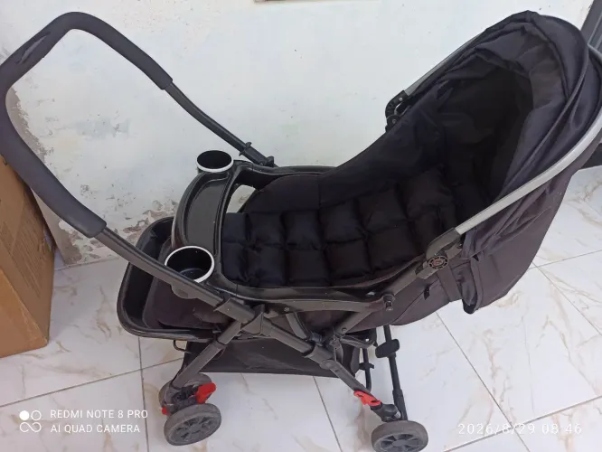 Carrinho de bebê vende-se