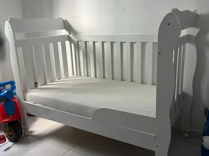 Berço americano com colchão impermeável