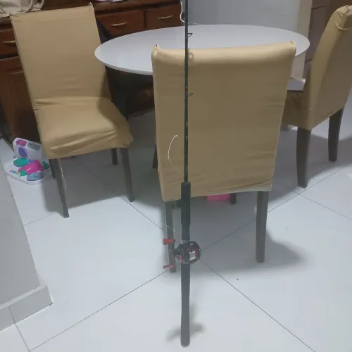 Vara e carretilha de pesca
