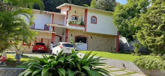 Casa com 4 dormitórios à venda, 350 m² por R$ 2.000.000,00 - Granja Viana - Jandira/SP