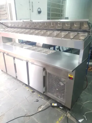 condimentadora refrigerada com pista de sobrepor e tampo liso