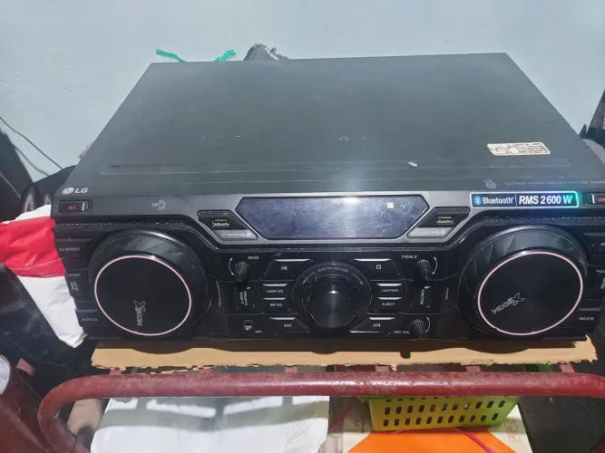 Vendo som lg x bom 2600 rms