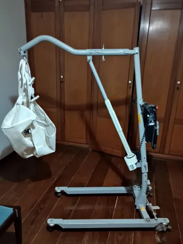 Guincho para banho de acamados da marca profissional Freedom para até 130 kilos