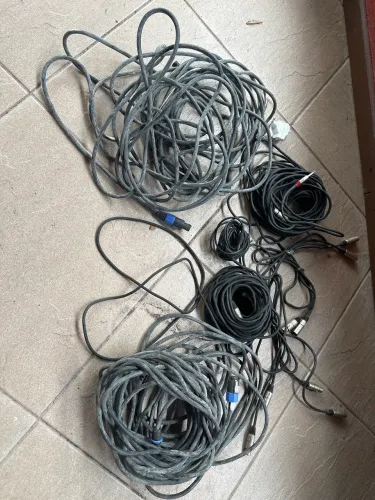 Cabos para caixa de som profissional
