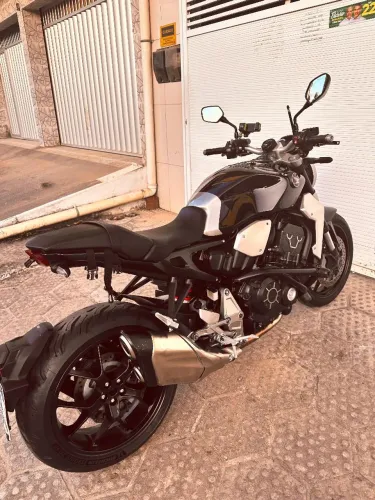 CB1000r PRETA 2021