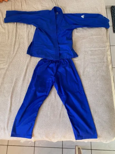 Vendo kimono infantil ADIDAS