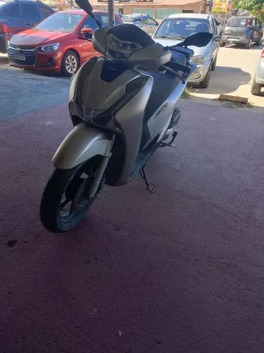Vendo moto Sh150i