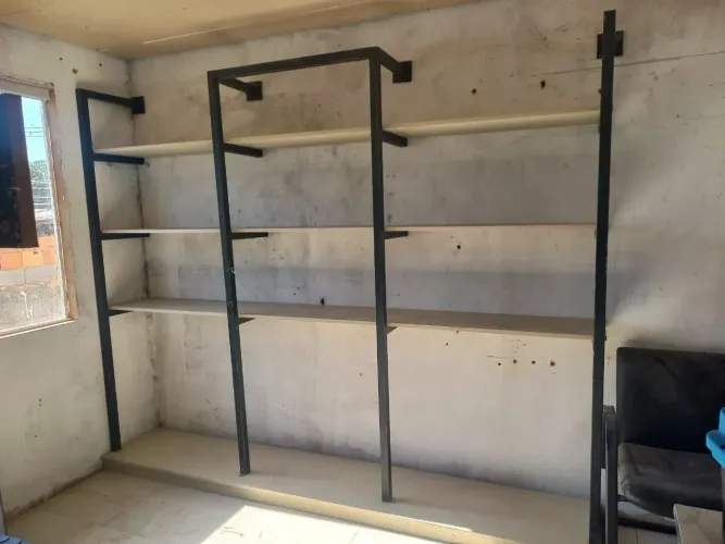 Estante de MDF e Methalon 2,20 X 2,70