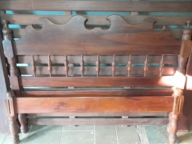 Vende-se cama de casal