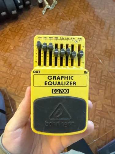 Pedal equalizador EQ700 behringer